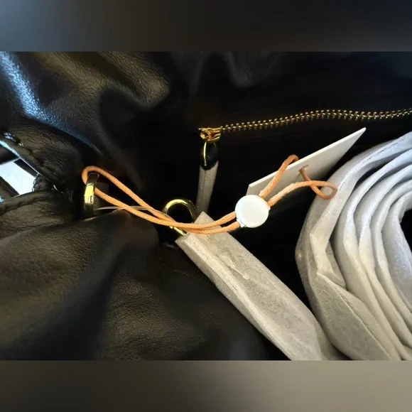 NWT QUINCE Italian Leather Drawstring Pouch Crossbody - black - Picture 6 of 10